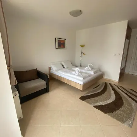 Aranypart16 Apartman By Bltn Siofok