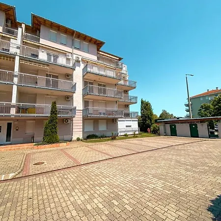 Aranypart16 Apartman By Bltn Apartment
