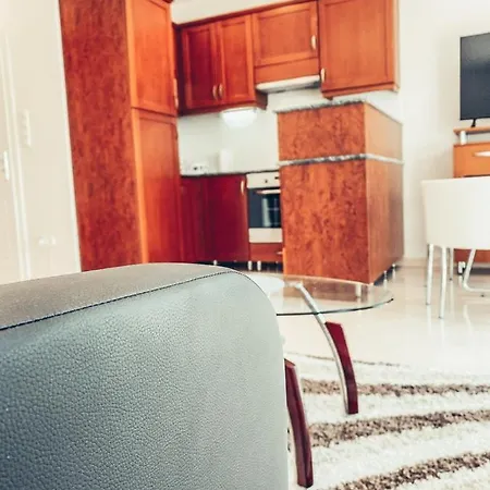 Apartment Aranypart16 Apartman By Bltn
